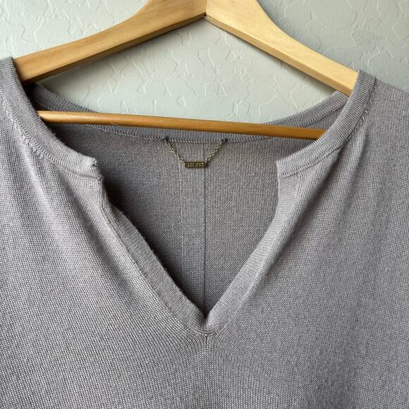 The Row Sweater Cashmere Gray V-Neck Long Sleeve Pullover Sweater Size M - Picture 3 of 10